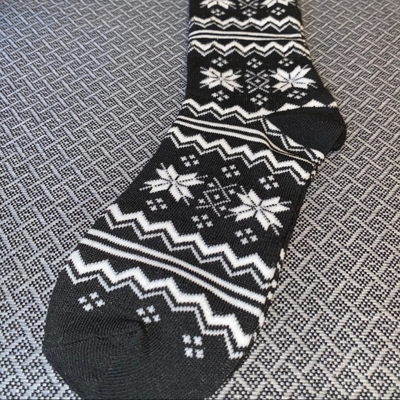 Merry Brite Winter Socks - Picture 3 of 4